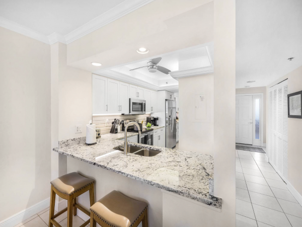 On Beach Vacation Condo Two Bedrooms in Marco Marco Island